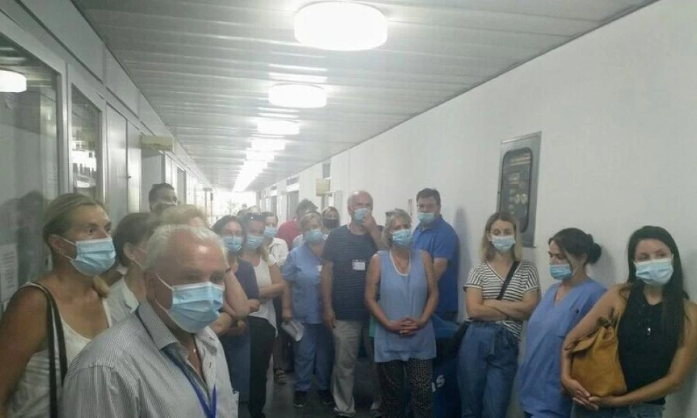 Πάτρα: Οι υγειονομικοί του νοσοκομείου Άγιος Ανδρέας έκαναν κατάληψη για την υποχρεωτικότητα του εμβολιασμού